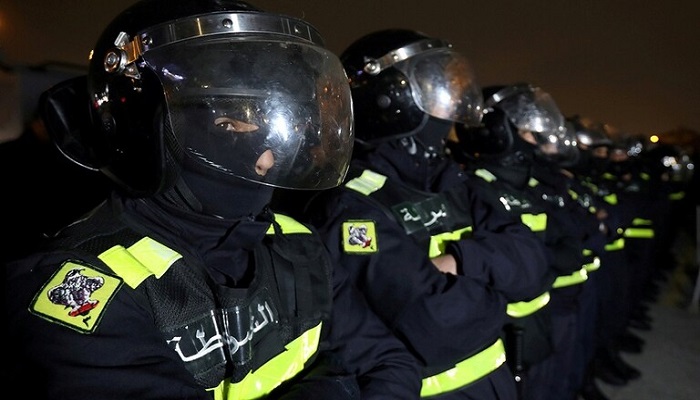  الشرطة الأردنية تستخدم الغاز المسيل للدموع لتفريق احتجاجات على الإغلاق
