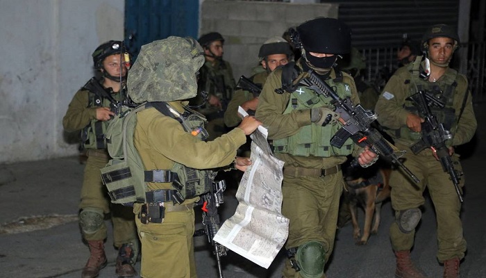 جيش الاحتلال يصادر كميات من الورق والحبر بحجة أنه يستخدم للتحريض

