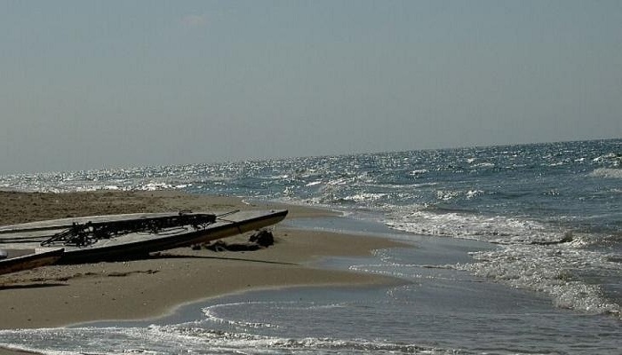 العثور على جثة قذفتها أمواج البحر على شاطئ دير البلح
