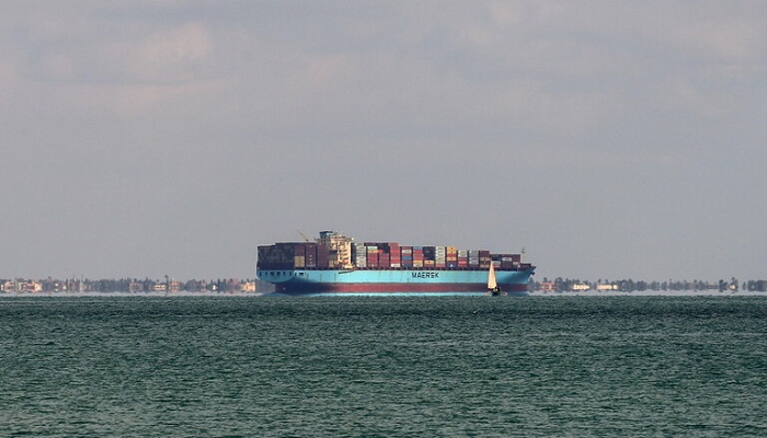 هيئة قناة السويس: استئناف حركة الملاحة في القناة بعد إعادة تعويم السفينة الجانحة
