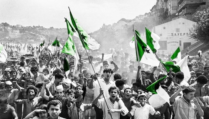 ماكرون يأمر برفع السرية عن أرشيف ثورة الجزائر