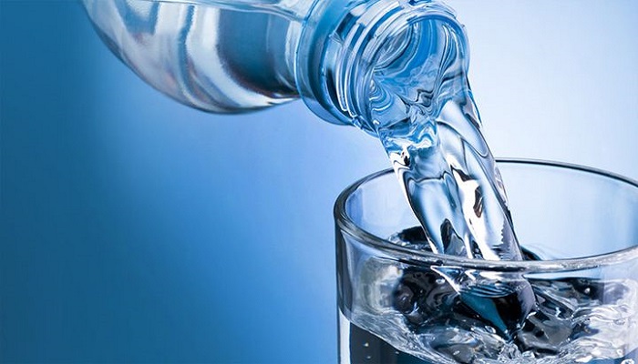 مخاطر الإفراط في شرب الماء