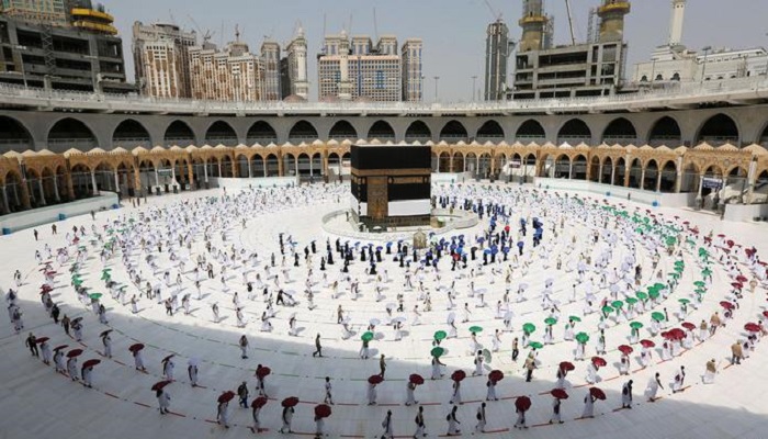 السعودية: التحصين من كورونا شرط للحصول على تصريح أداء العمرة
