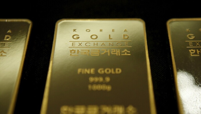 الذهب يصعد مع زيادة الإقبال بفعل انخفاض الدولار
