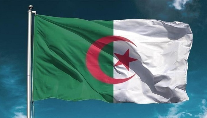 الإسلاميون في الجزائر يتطلعون لأول فوز في الانتخابات منذ الحرب الأهلية