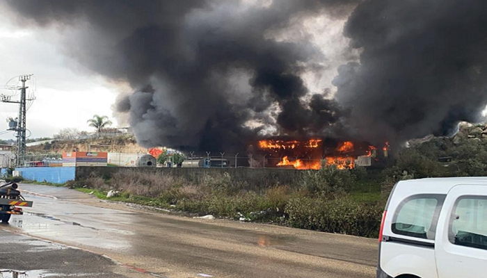 صحيفة عبرية: انفجار ضخم يهز مصنع إسرائيلي للصواريخ بالرملة