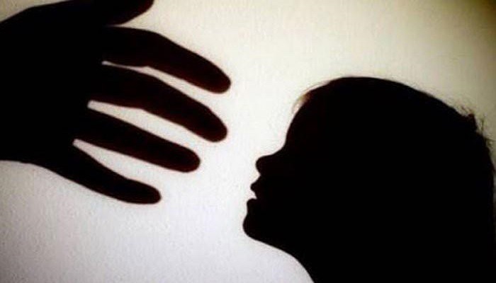 الكشف عن تفاصيل اغتصاب مسن إسرائيلي لطفلة (7 أعوام) 