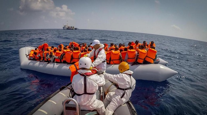 غرق قارب مهاجرين في البحر المتوسط ومخاوف من وفاة 130
