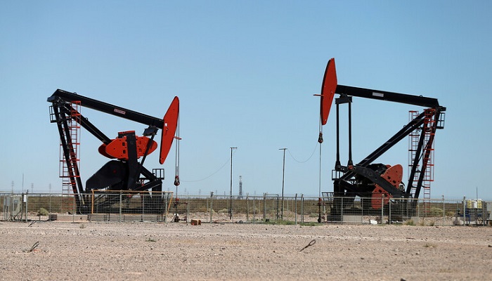 أسعار النفط تنزل عن قمة 6 أسابيع
