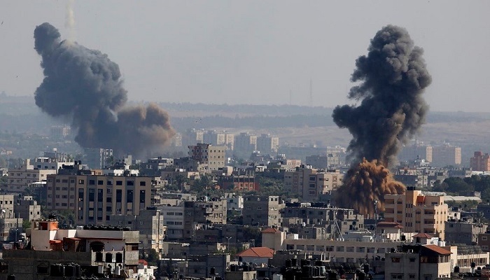 الاحتلال يقصف برج الشروق في غزة

