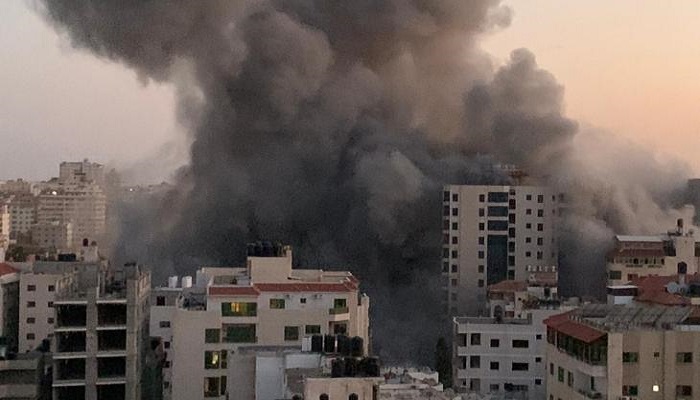 جريمة حرب مكتملة الأركان.. الاحتلال يستهدف المؤسسات الصحفية في غزة
