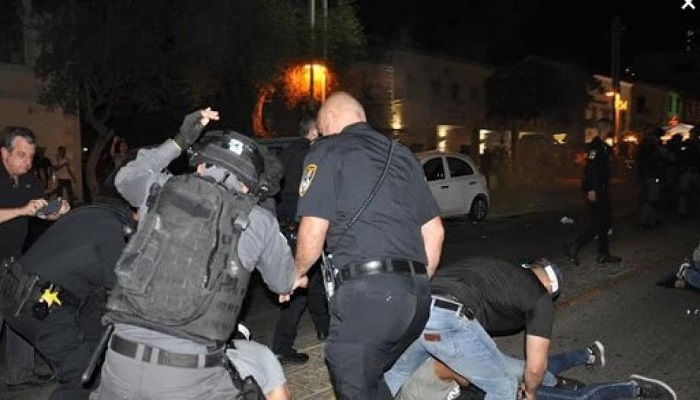 الشرطة الإسرائيلية تشن حملة اعتقالات غير مسبوقة داخل أراضي الـ48 طالت 374 مواطنا

