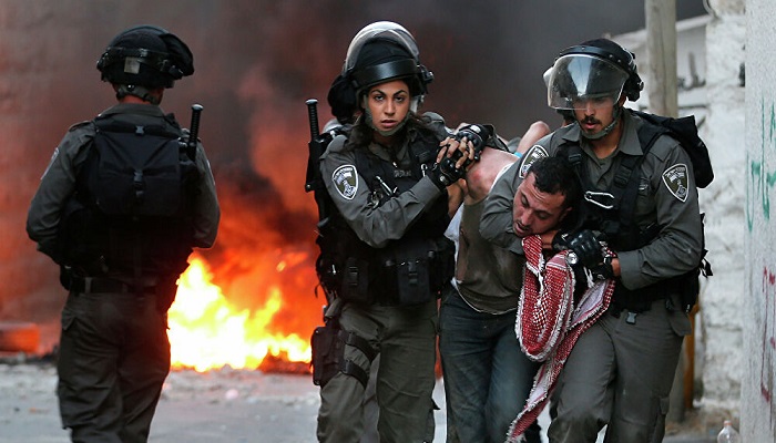 الاحتلال يعتقل 21 فلسطينيا من الضفة