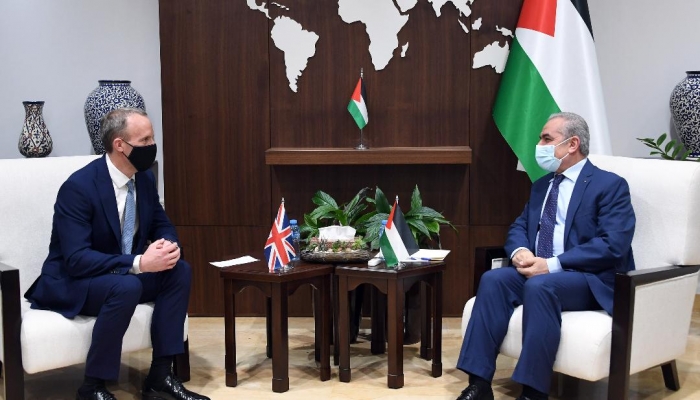 اشتية خلال لقائه وزير الخارجية البريطاني: يجب ضمان عدم تكرار العدوان على قطاع غزة
