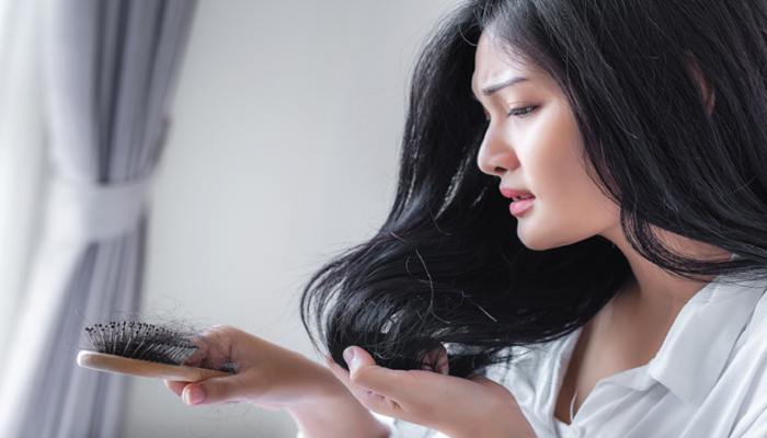 5 أسباب قد تؤدي إلى تساقط الشعر وكيفية علاجها
