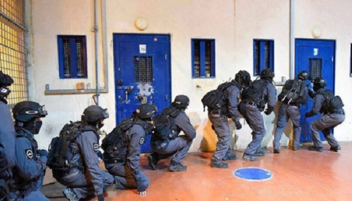 هيئة الأسرى: قوات القمع الإسرائيلية تقتحم سجن عوفر وتعتدي على الأسرى

