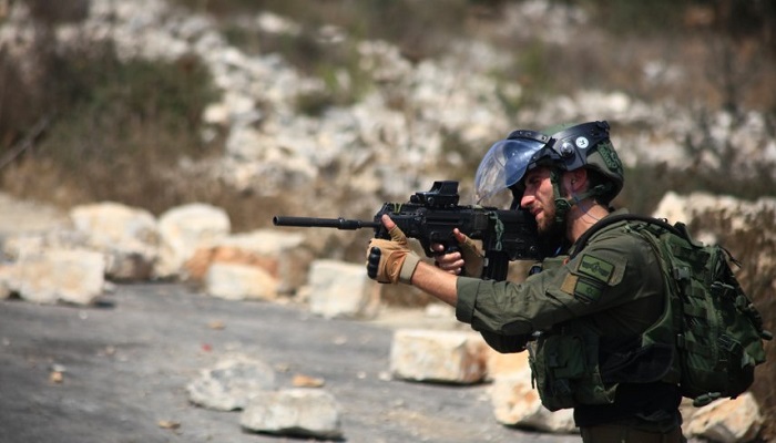 الاحتلال يطلق النار على شابين شمال أريحا قبيل اعتقالهما 

