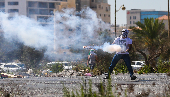 القدس: إصابات بالاختناق خلال مواجهات بالرام
