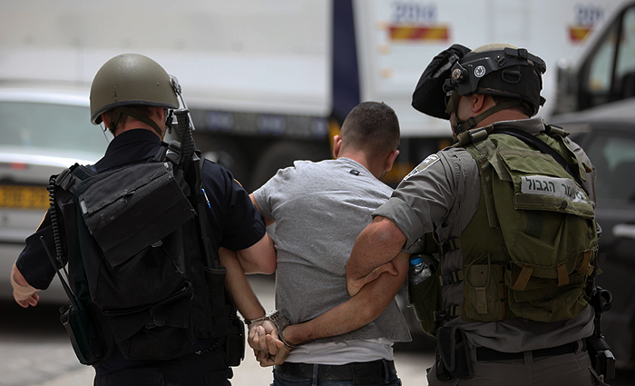 الاحتلال يعتقل 5 مواطنين خلال قمع وقفة في محيط البلدة القديمة بالقدس
