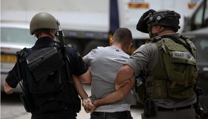 الاحتلال يعتقل 8 فلسطينيين من اللد ورام الله بتهمة قتل مستوطن 

