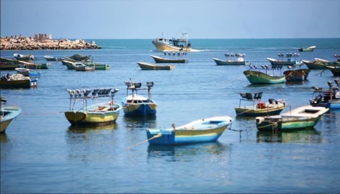 سلطات الاحتلال تقرر توسيع مساحة الصيد واستيراد مواد الخام لقطاع غزة

