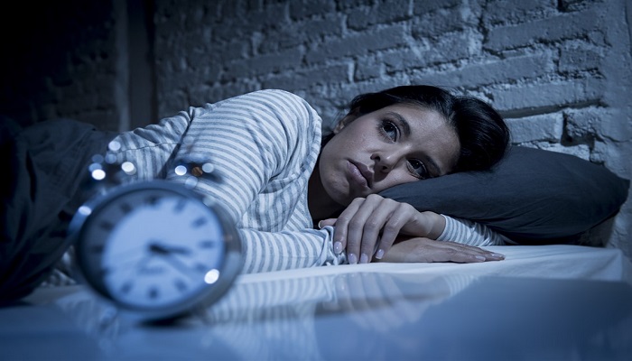 حيلة بسيطة يمكن أن تساعدك في تهدئة عقلك قبل النوم
