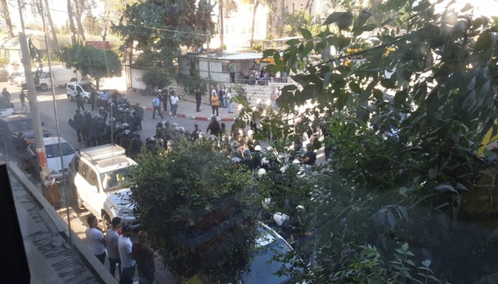 الأجهزة الأمنية تقمع مسيرة في رام الله احتجاجا على قتل الناشط بنات
