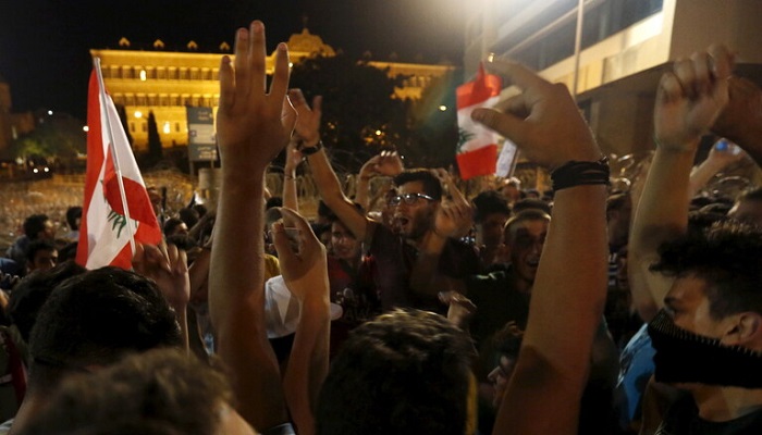 لبنان.. احتجاجات في مختلف المناطق لتردي الأوضاع المعيشية وتدهور العملة
