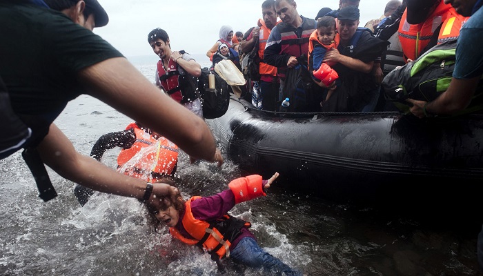 غرق مركب يقل 45 لاجئا سوريا أثناء توجهه إلى إيطاليا