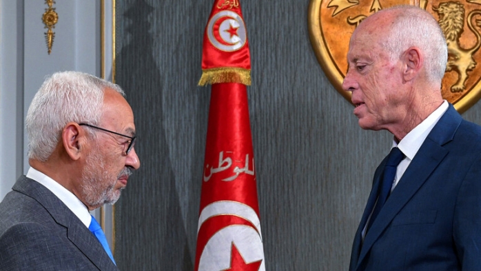 حفتر يصف ما يجري في تونس بالانتفاضة والمشري بالانقلاب