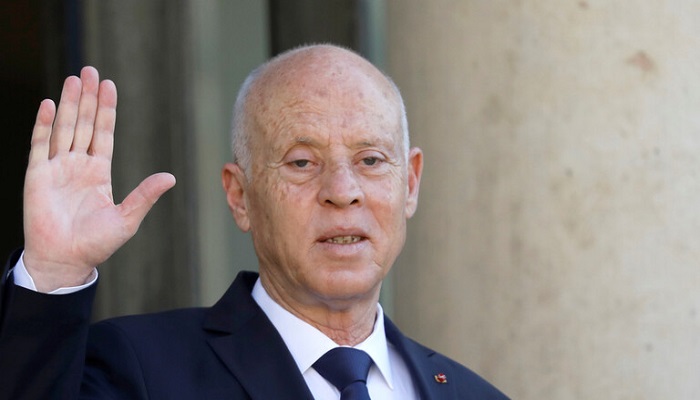 الرئيس التونسي يصدر أمرا بإعفاء رئيس الحكومة ووزيري الدفاع والعدل من مناصبهم
