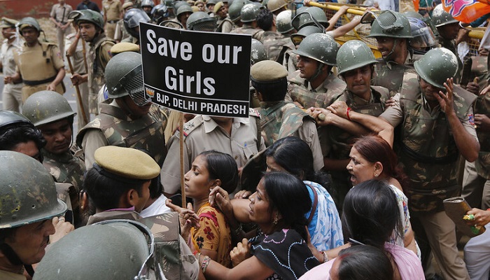 الهند.. قتل فتاة وتعليق جثتها بسبب بنطال جينز

