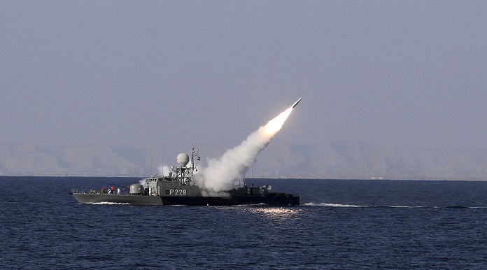 الحرب البحرية بين إيران و