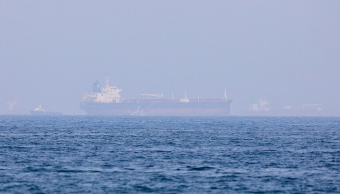 موقع لتعقب السفن: السفينة التي احترقت في ميناء اللاذقية هي ناقلة نفط إيرانية
