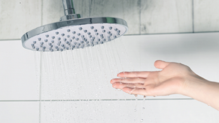 كم من الوقت يجب أن يستغرق استحمامك لتجنب المخاطر الصحية؟
