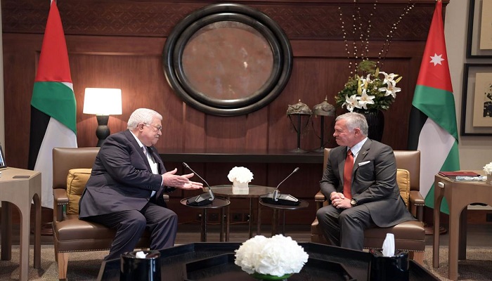 الرئيس الفلسطيني يصل عمان ويجتمع مع العاهل الأردني