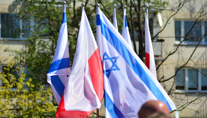 تصاعد التوتر بين إسرائيل وبولندا واتهامات متبادلة بين الطرفين 