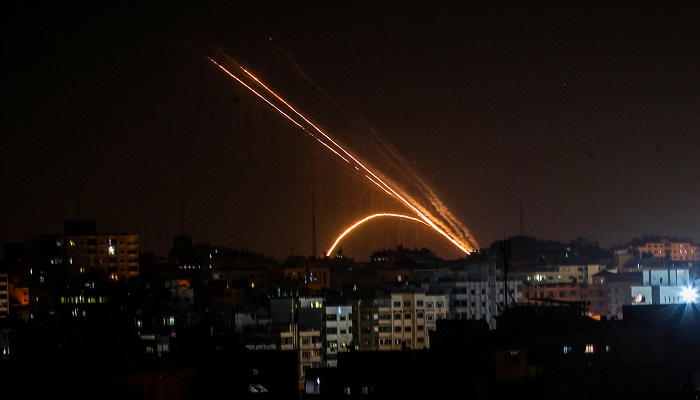 قناة عبرية: جهود مصرية منعت ردا إسرائيليا على إطلاق الصواريخ من غزة 

