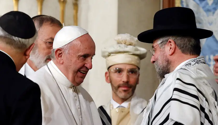 كبار الحاخامات في إسرائيل يشتكون البابا فرنسيس ويتهمونه بالإساءة إلى التوراة