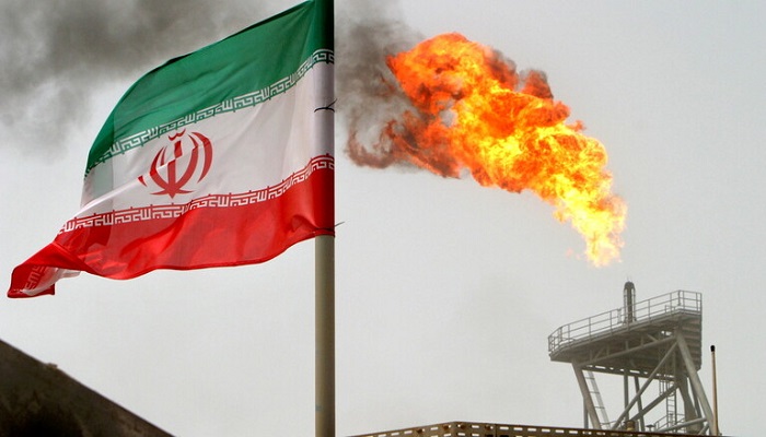 طهران: طالما استمر الطلب ستستمر إيران بإرسال المحروقات إلى لبنان
