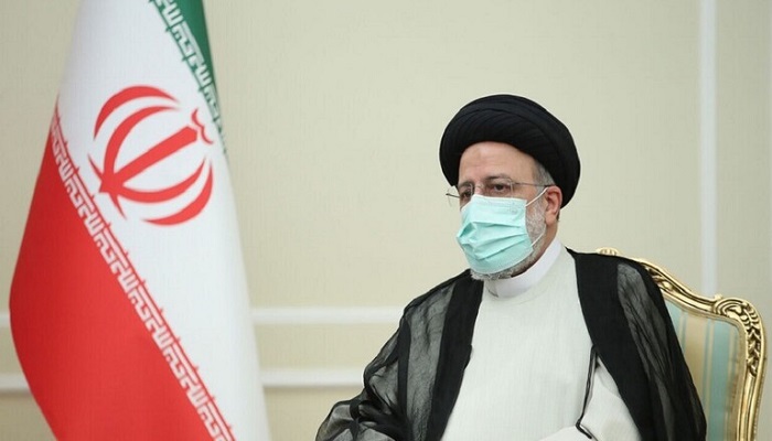الرئيس الإيراني يلتقي شخصيات عربية في مراسم أداء القسم
