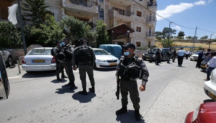 قوات الاحتلال تقتحم  شارع البستان في سلوان وتعتقل شقيقين 