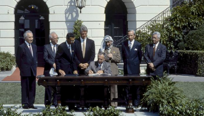 28 عاما على توقيع اتفاق أوسلو 

