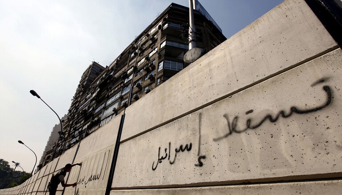 مسؤول مصري سابق يكشف ما دار وراء الكواليس بشأن أحداث السفارة الإسرائيلية عام 2011

