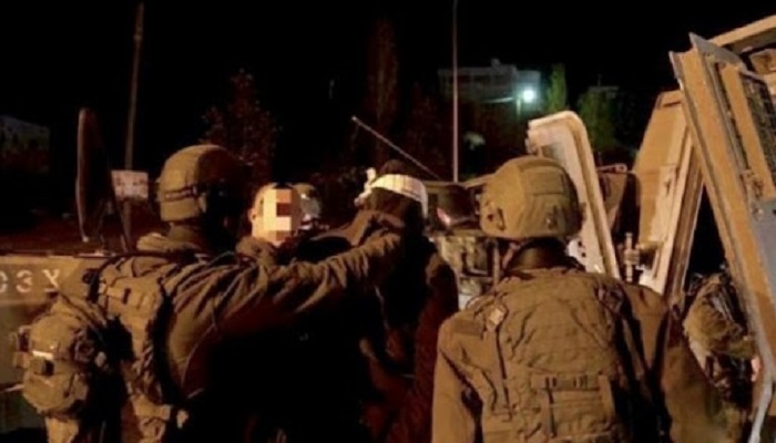 الاحتلال يعتقل شابين من القدس
