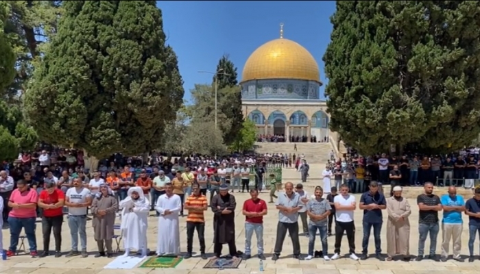 45 ألفا يؤدون الجمعة في الأقصى
