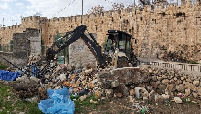 الاحتلال ينفذ أعمال تجريف بمقبرة الشهداء في القدس