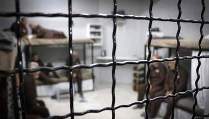 أبو بكر يوضح حالة الأسرى المصابين بفيروس كورونا في سجون الاحتلال
