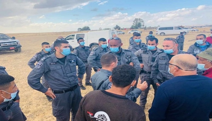 شرطة الاحتلال تعتقل 11 مواطنا بينهم 3 نساء من قرية الأطرش بالنقب
