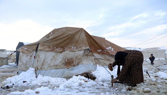 الأمم المتحدة: الثلوج تتسبب بأضرار بالغة في المخيمات الواقعة في شمال غرب سوريا
